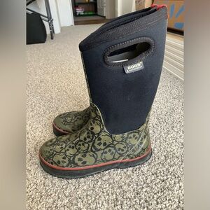 Boys skull bogs size 3